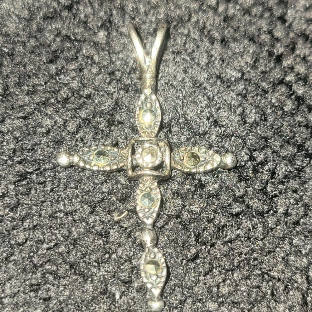 Sterling silver  cross pendant